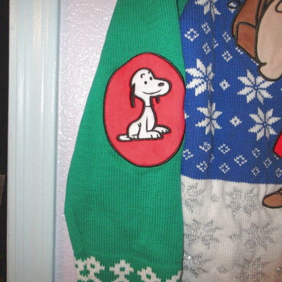 Spencer’s Peanuts Light Up Ugly Christmas Sweater Size M Snoopy Elbow Patches EC - Picture 6 of 12